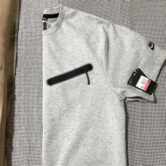 Nike Sportswear Tech Fleece Men's Short-Sleeve top - Picture 2 of 7